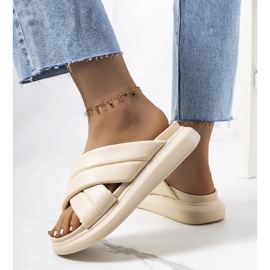 Ciabatte beige sulla piattaforma Allport 1