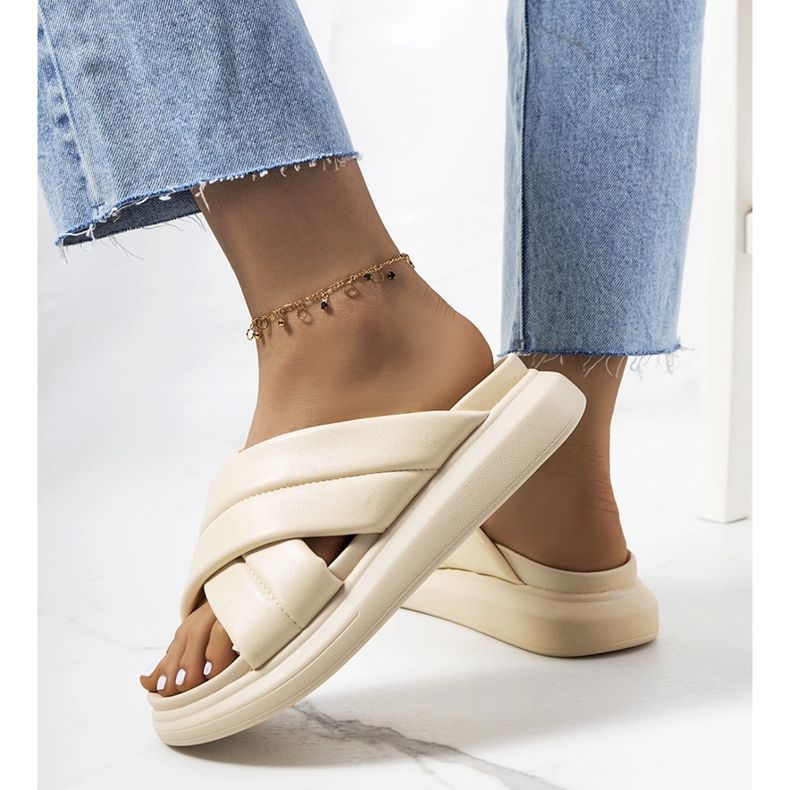 Ciabatte beige sulla piattaforma Allport 1