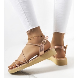 Kul. Sandali rosa da donna d'oro 1