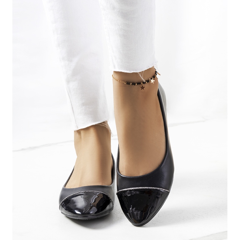 Ballerine da donna nere di Varvio nero 1