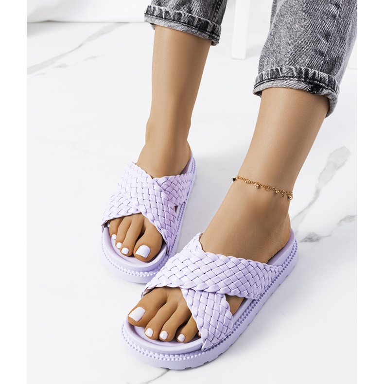 Ciabatte viola sulla piattaforma Bierings 1