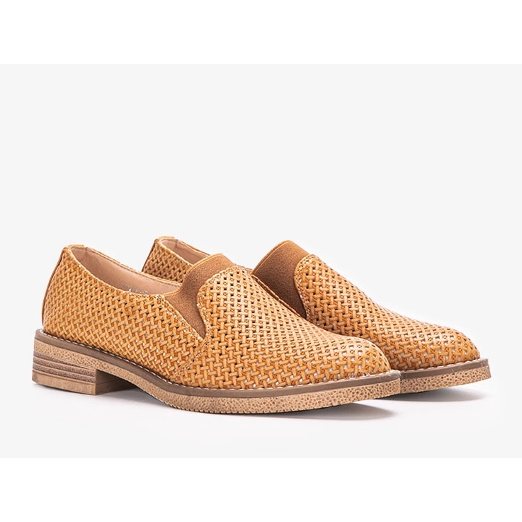 Scarpa traforata marrone Nilde beige 1