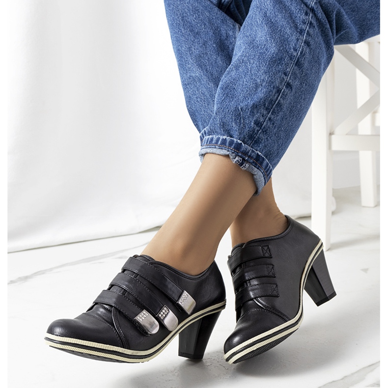 Scarpe brogue nere sul palo Payla nero 2