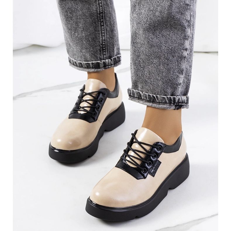 Scarpe beige di Parram 1