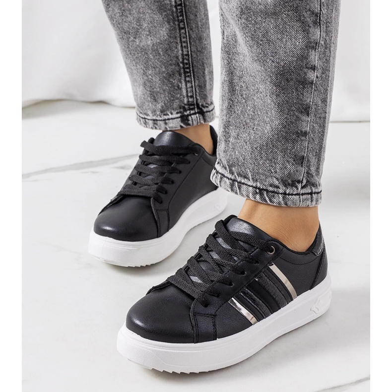 Sneakers nere sulla piattaforma Goldsmi nero 1