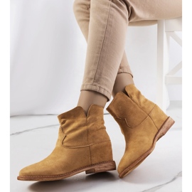 Stivaletti beige scuro con zeppa rivestita di Zoki 1