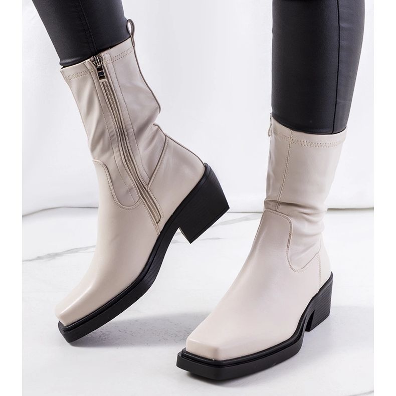 Stivali beige con tacco alto di Marisa 1