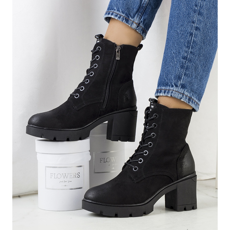 PA1 Stivali Chichig con tacco alto in camoscio nero 1