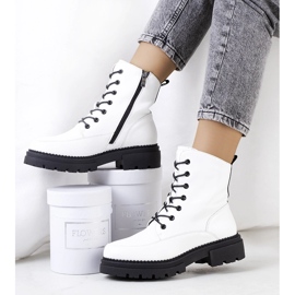 I cacciatori bianchi di Calder bianco 1