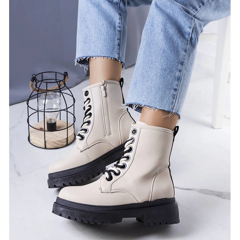 Stivaletti isolanti beige di Jolene 1