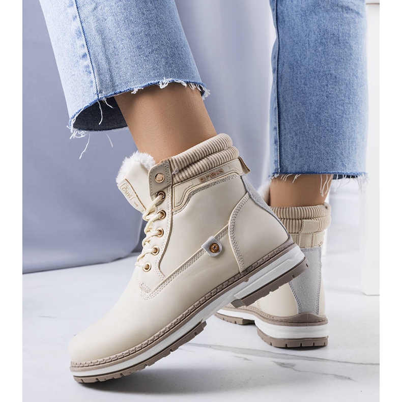 BM Stivali imbottiti beige di Saylor 1
