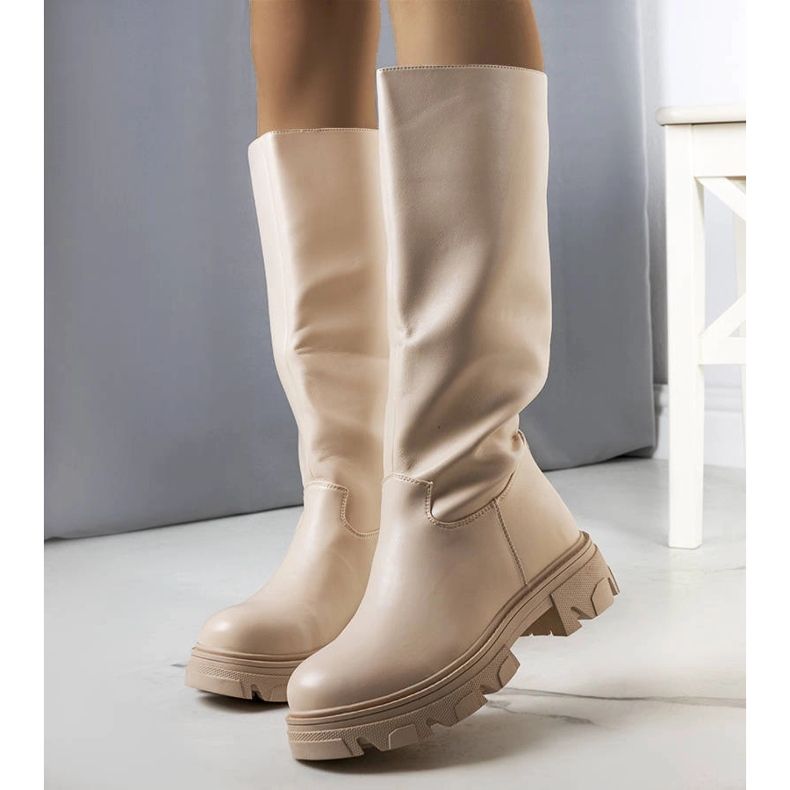 Stivali isolati beige di Romelio 1