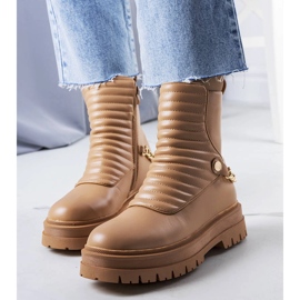 Stivali beige isolati con catena Pareda 1