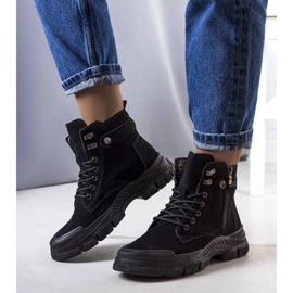 Stivali neri isolati con eco-suede di Pirangi nero 1