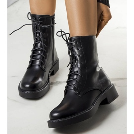 BM Stivali neri isolati di Ildar nero 1