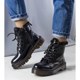 Martoli cacciatori isolati neri con pelliccia nero 1