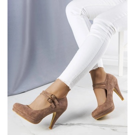 Décolleté beige con tacco alto di Quinn 1