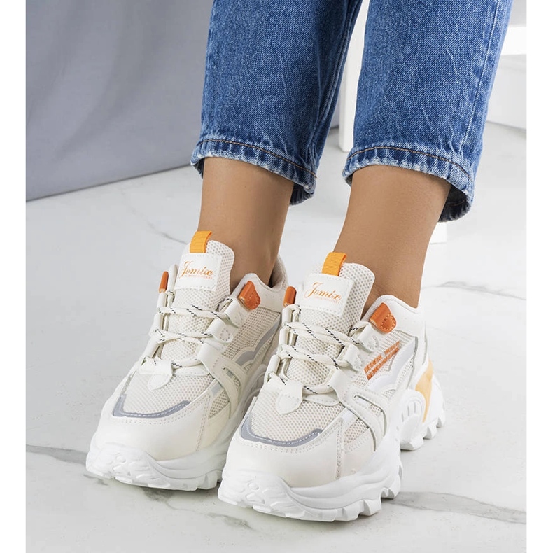 Sneaker beige opale con inserti fluo 1