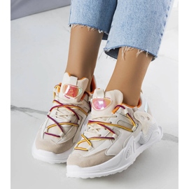 Sneakers beige in tessuto misto di Traci 1