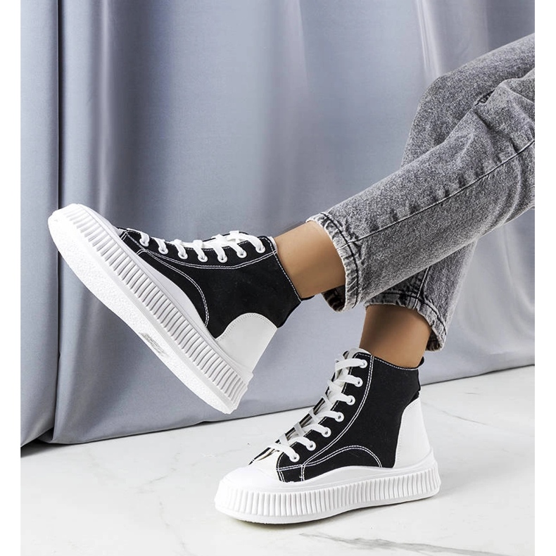 Sneaker con plateau di colore nero di Terri 1
