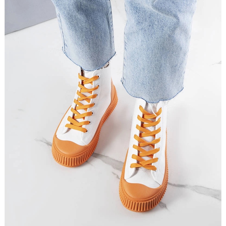 Sneakers arancioni con plateau di Terri bianca 1