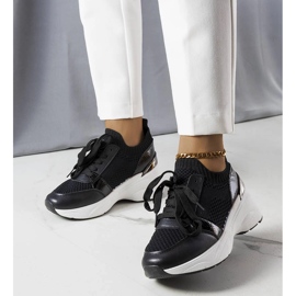 Sneaker con zeppa di colore nero di Ann 1