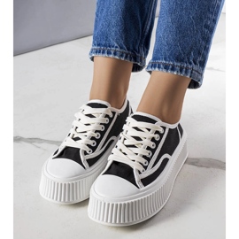 Sneakers nere con plateau di Delores nero 1