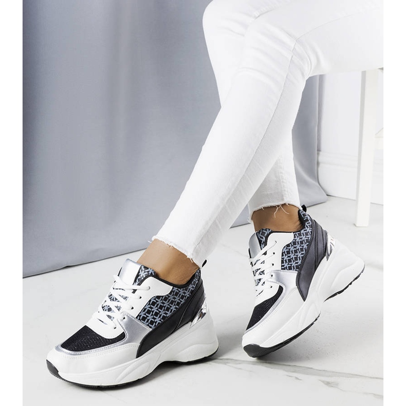 Sneakers nere decorate con il monogramma Lora nero 1