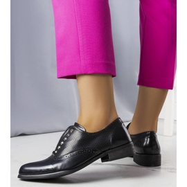BM Brogue nere traforate con borchie di Erin nero 2