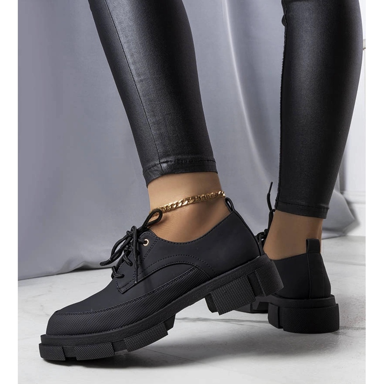 Scarpe nere con suola massiccia di Kay nero 1