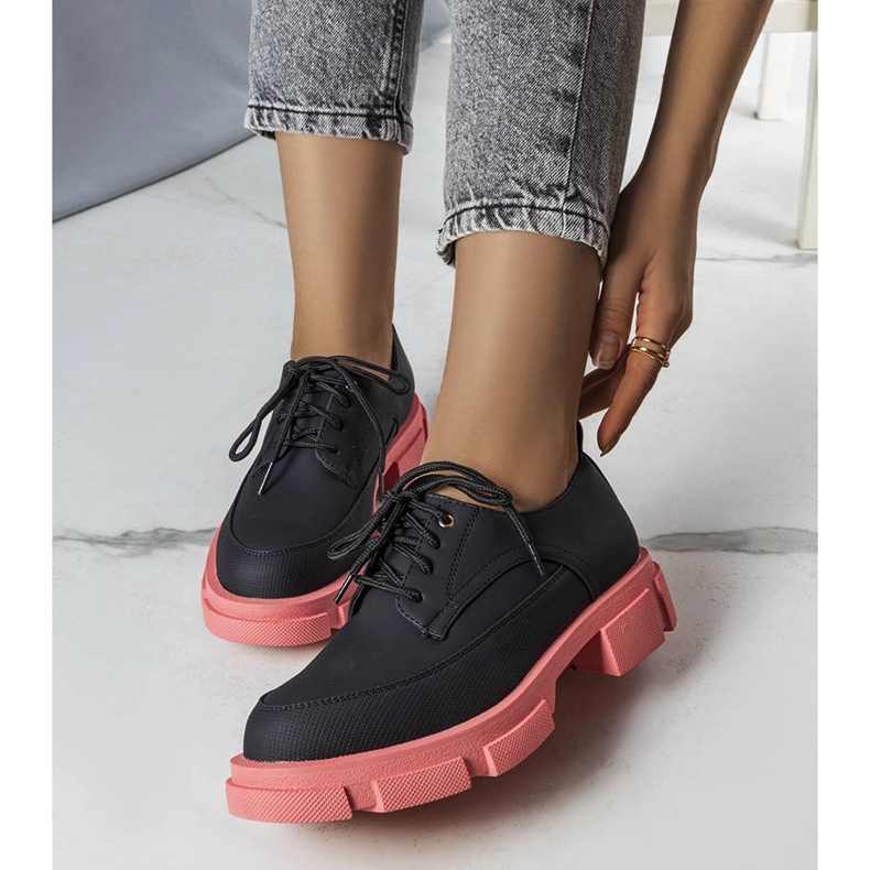 Scarpe nere con suola massiccia di Kay nero 1