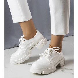 Scarpe bianche con suola massiccia di Kay bianca 1
