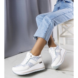 Sneakers bianche con inserti decorativi Krystal bianca 1