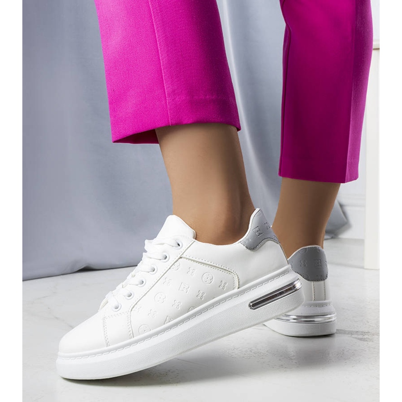 Sneaker bianche con suola alta di Tasha bianco 1