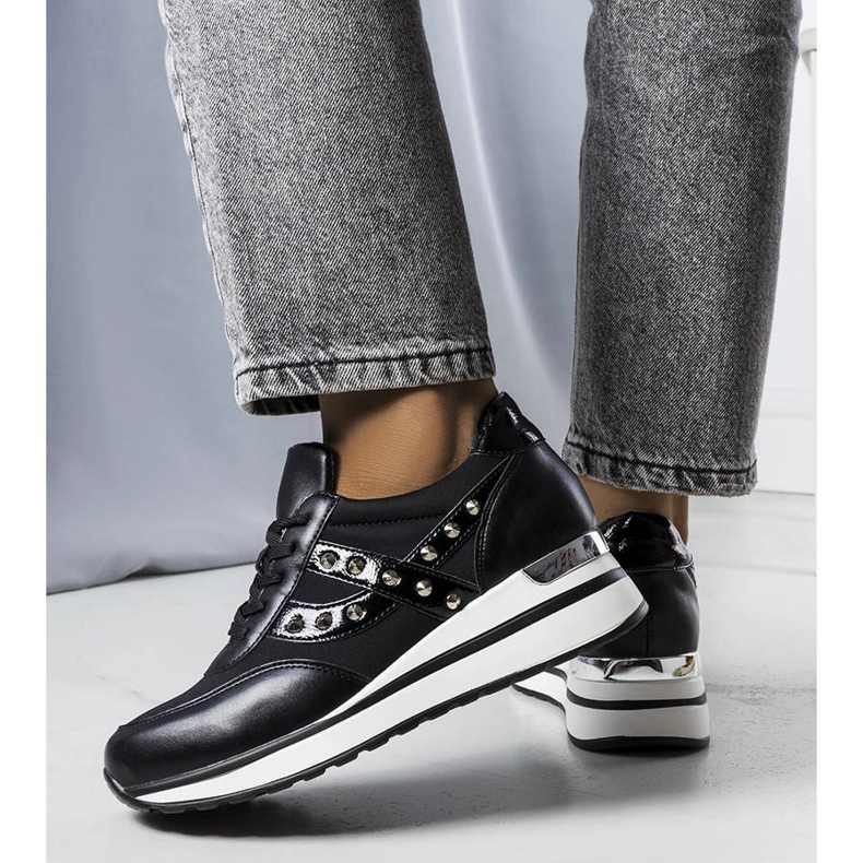 Sneakers nere con suola spessa di Mely nero 1