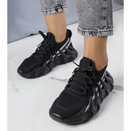 Sneakers nere su una suola Beth alla moda nero 1