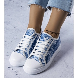 Sneaker in tessuto bianco e blu di Aucoin 1