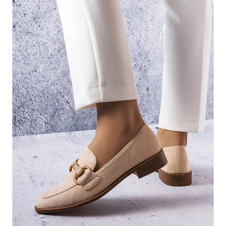 Mocassini beige con decorazioni dorate di Fluet 1