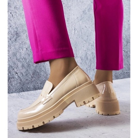 Décolleté laccate beige di Phaneuf 1