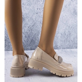 Brogue laccate beige con zirconi di Mouss 1