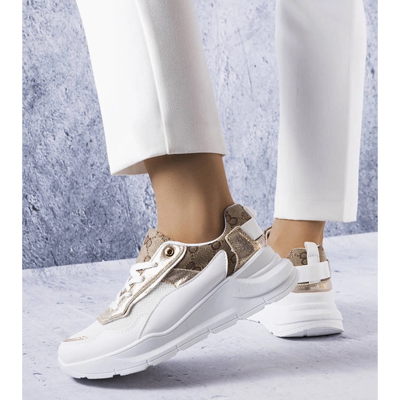 Sneakers bianche con inserti dorati di Lebrun bianco 1