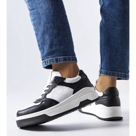 Sneakers nere decorate con goffratura Paré nero 1