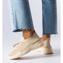 Sneakers beige con tomaia flessibile di Gois 1
