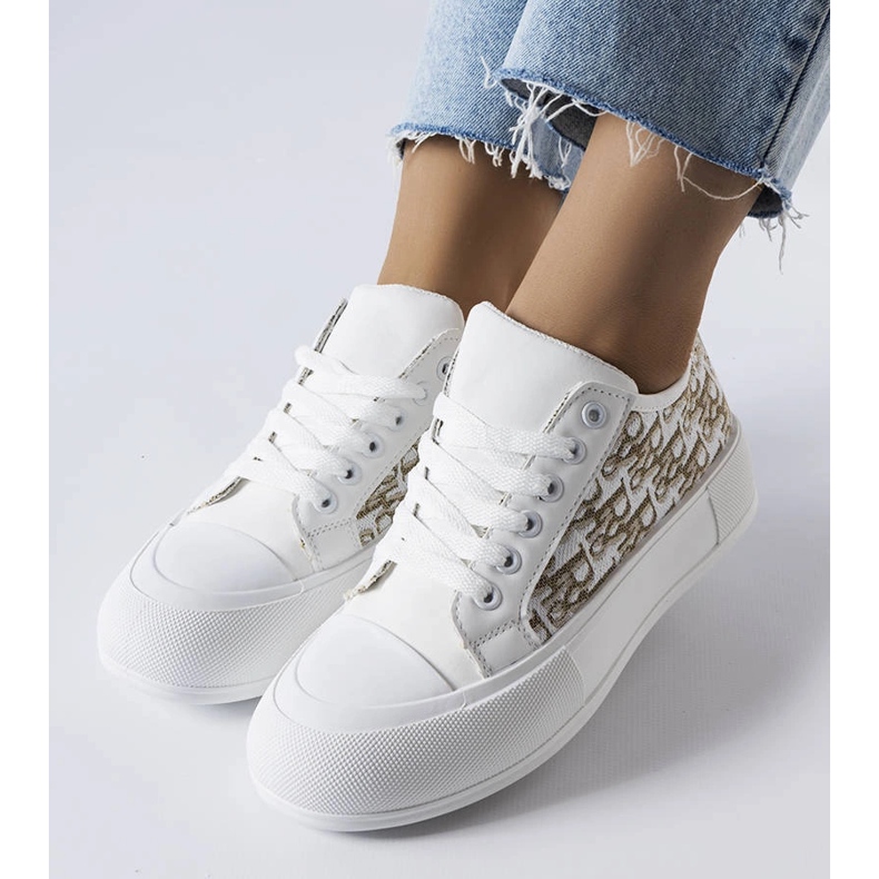 Sneakers bianche con motivo beige di Marquis 1