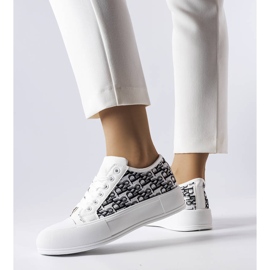 Sneakers bianche con motivo nero di Marquis bianco 1