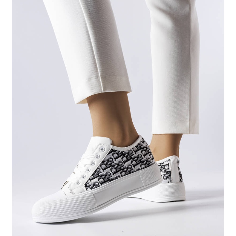Sneakers bianche con motivo nero di Marquis bianco 1
