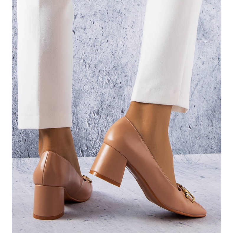 BM Décolleté beige con punta squadrata di Neufville 1