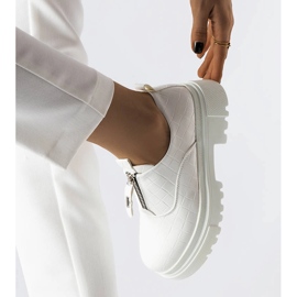 Francesine bianche decorate con goffratura Travers bianco 1
