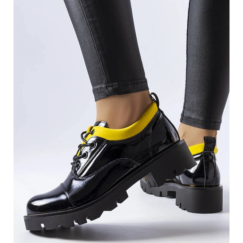 Scarpe in vernice nera e gialla di Amandier nero 1