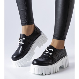 Scarpe enormi traforate nere di Camus nero 1